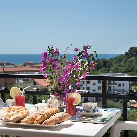 Hotel apartamentowy Oleandro