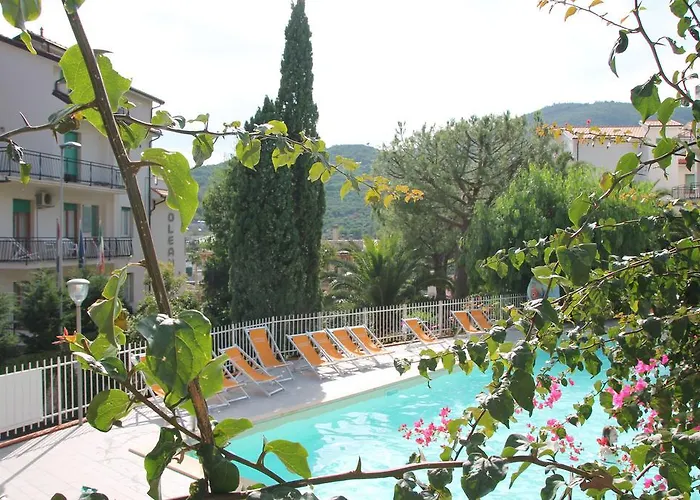 Oleandro Lägenhetshotell Pietra Ligure