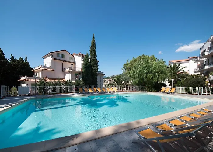 Oleandro Lägenhetshotell Pietra Ligure