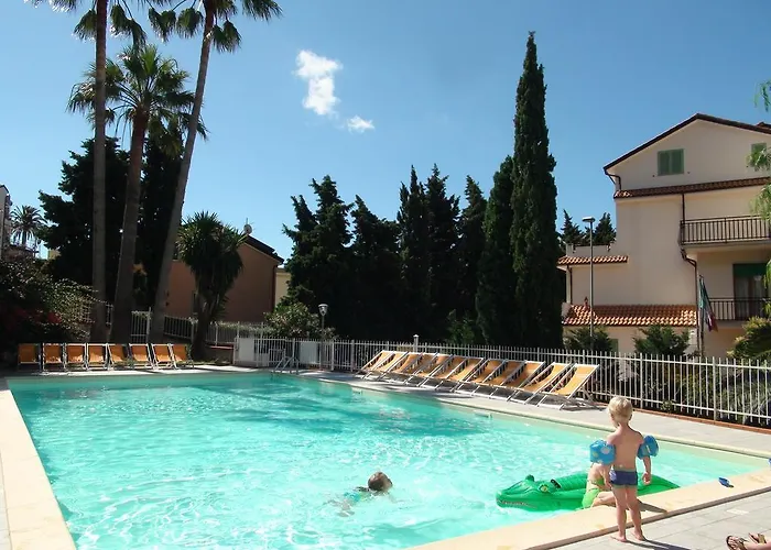 Oleandro Lägenhetshotell Pietra Ligure