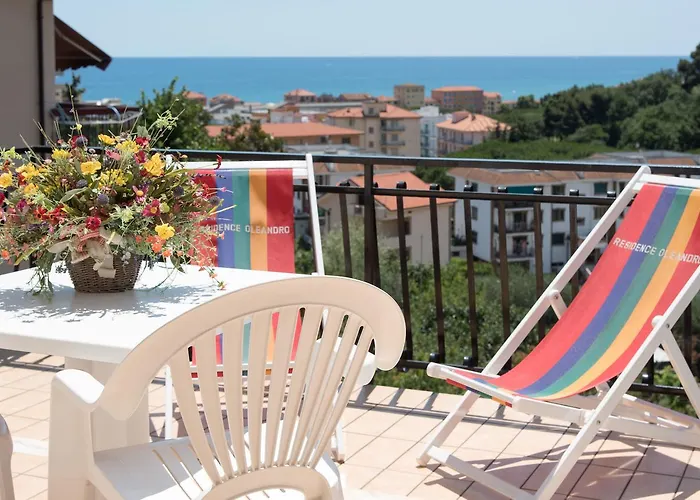 Oleandro Lägenhetshotell Pietra Ligure